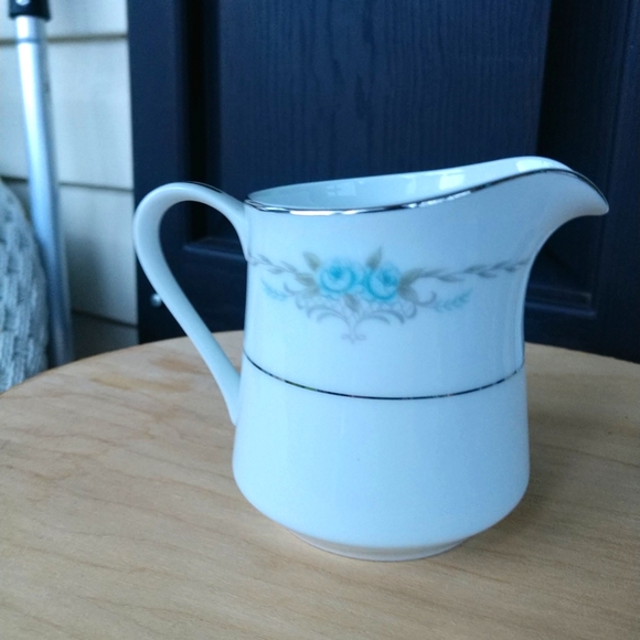 Style House Fine China Corsage Pattern - Picture 9 of 11